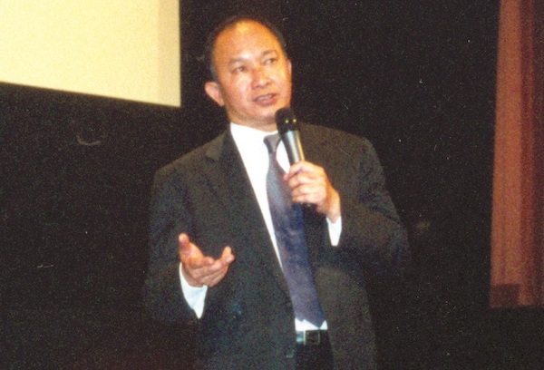 2002年6月25日，「与吴宇森相聚」座谈会，图为吴宇森。