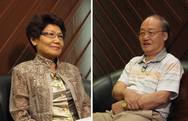 2013年，出版《香港潮語電影尋跡》：陳楚蕙（左）、張應炎（右）受訪時留影。