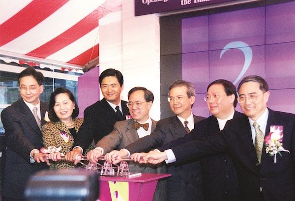 3 January 2001: The Sai Wan Ho building opens. (From left) Paul Leung, Director of Leisure and Cultural Services; Christina Ting, Chairman of Eastern District Council; Chow Yun-fat; Donald Tsang, Financial Secretary; Lam Woon-kwong, Secretary for Home Affairs; Patrick Ho, Chairman of Hong Kong Arts Development Council; Pau Shiu-hung, Director of Architectural Services officiating at the opening ceremony.