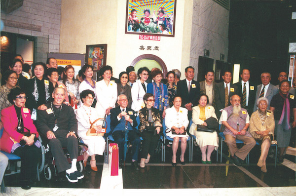 9 November 2001: ‘The Progressive Tradition: Films of Great Wall, Feng Huang, Sun Luen' opening ceremony. (Front row from left) Qiu Ping, Bao Fong, May Fung Lam, Lu Yuanliang, Su Yansheng, Tong Yi, Liu Lian, Yu Lin, Wei Wei, King Lo; (back row from left) Yang Lijun, Nina Paw Hee-ching, Chu Hung, Chu Fung, Tong Yuet-fung, Leung Shan, Chow Shan-shan, Mrs Lu Yuanliang, Jiang Hua, Barbara Fei, Wang Xiaoyan, Kong Hon, Ting Leung, Chow Chung, Ng Fat-cheung, Kwan Shan, Tony Ma (Assistant Director (Heritage & Museums), LCSD).