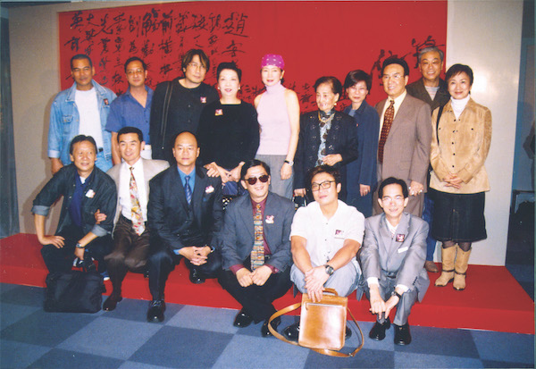 31 October 2002: ‘A Tribute to Chang Cheh' opening ceremony. (Front row from left) Joe Cheung, Cheng Kang-yeh, Ti Lung, Wang Yu, Chin Siu-ho, Lawrence Wong Ka-hee; (back row from left) Chan Koon-tai, Leung Ting, Anthony Lau Wing, Mrs Chang Cheh, Ching Li, Chin Tsi-ang, Terry Lai, Lan Tianhong, Kenneth Tsang Kong, Chiao Chiao.
