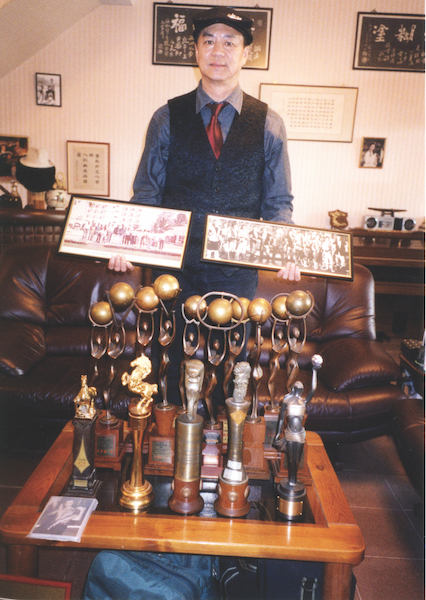2002: Ti Lung donates his film award statuettes to the Archive.