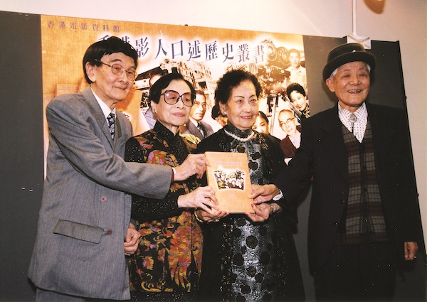 2000年，出版「香港影人口述历史丛书」第一册《南来香港》：（左起）陈蝶衣、童月娟、钱似莺、何鹿影出席新书发布会。