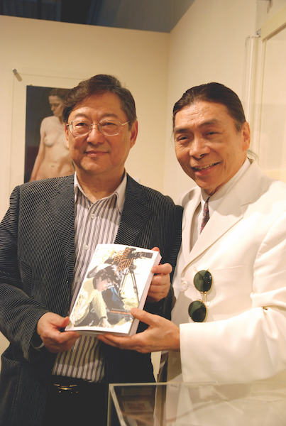 2010年，出版「香港影人口述歷史叢書」第六冊《龍剛》。（右起）龍剛、吳思遠