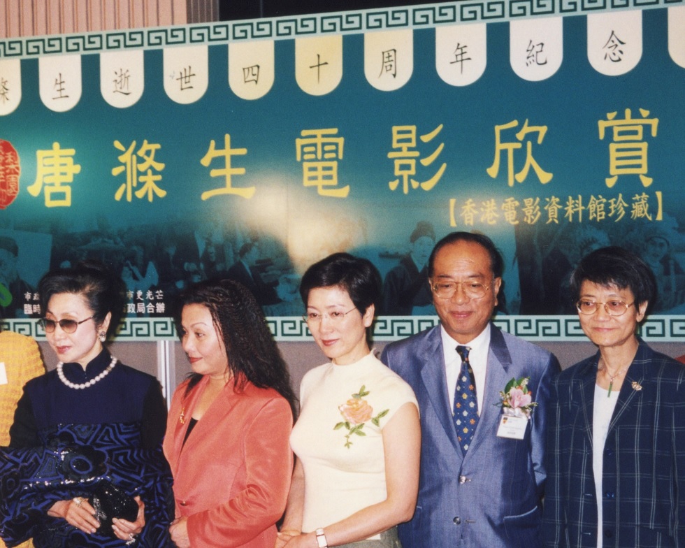 白雪仙、梅雪诗、陈宝珠（左起）主礼开幕「唐涤生电影欣赏」（1999），首映的《花都绮梦》（1955）及多部影片，均是从世界戏院运回的拷贝。